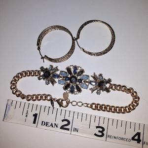 Avon Goldtone Earring and Bracelet Set.